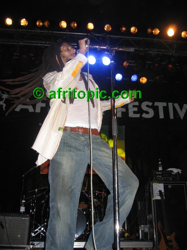 ../Images/AfricaFestival-27-28May05 206.jpg